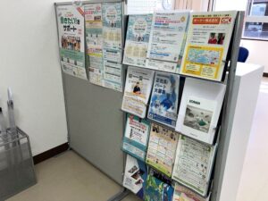 入口すぐには、イベントや企業情報のお知らせを掲示しています。